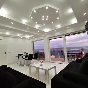 Blazevic, Heated Pool&jacuzzi Apartament